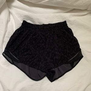 Lululemon Hotty Hot Short, Size 6, 4" inseam